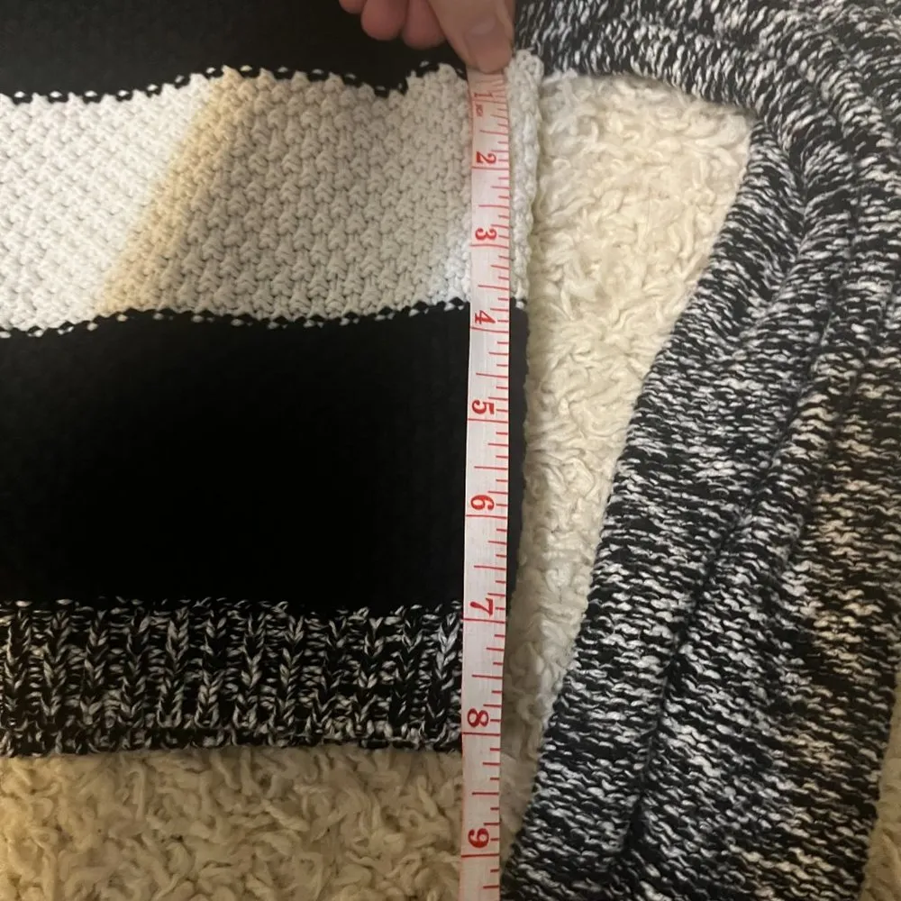 Express Crew Neck Heather Stripe Knit Crop Sweater Size M - Image 4