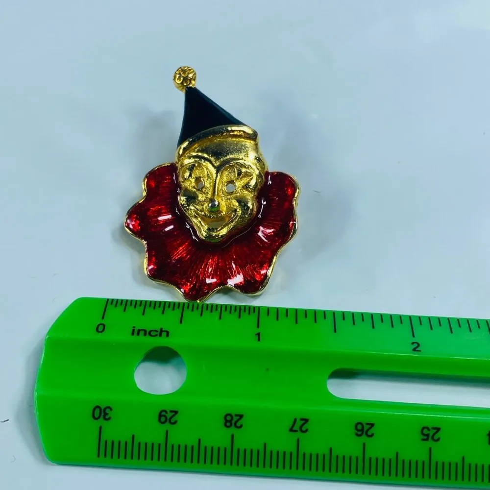 Creepy Clown Pin Brooch Gold Tone Enamel Hat Ruffled Red Collar Smiling Vintage - Image 3