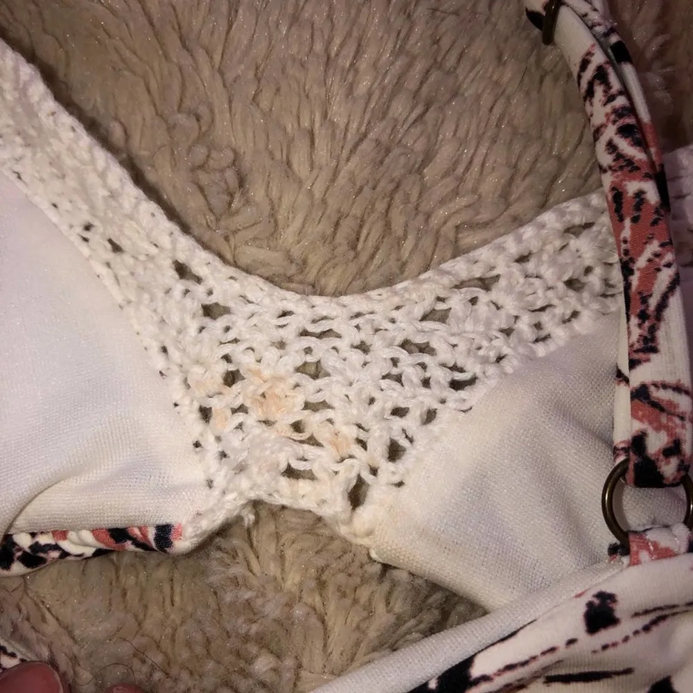 NWT billabong crochet Dream Song Trilet Bikini Top - Image 5