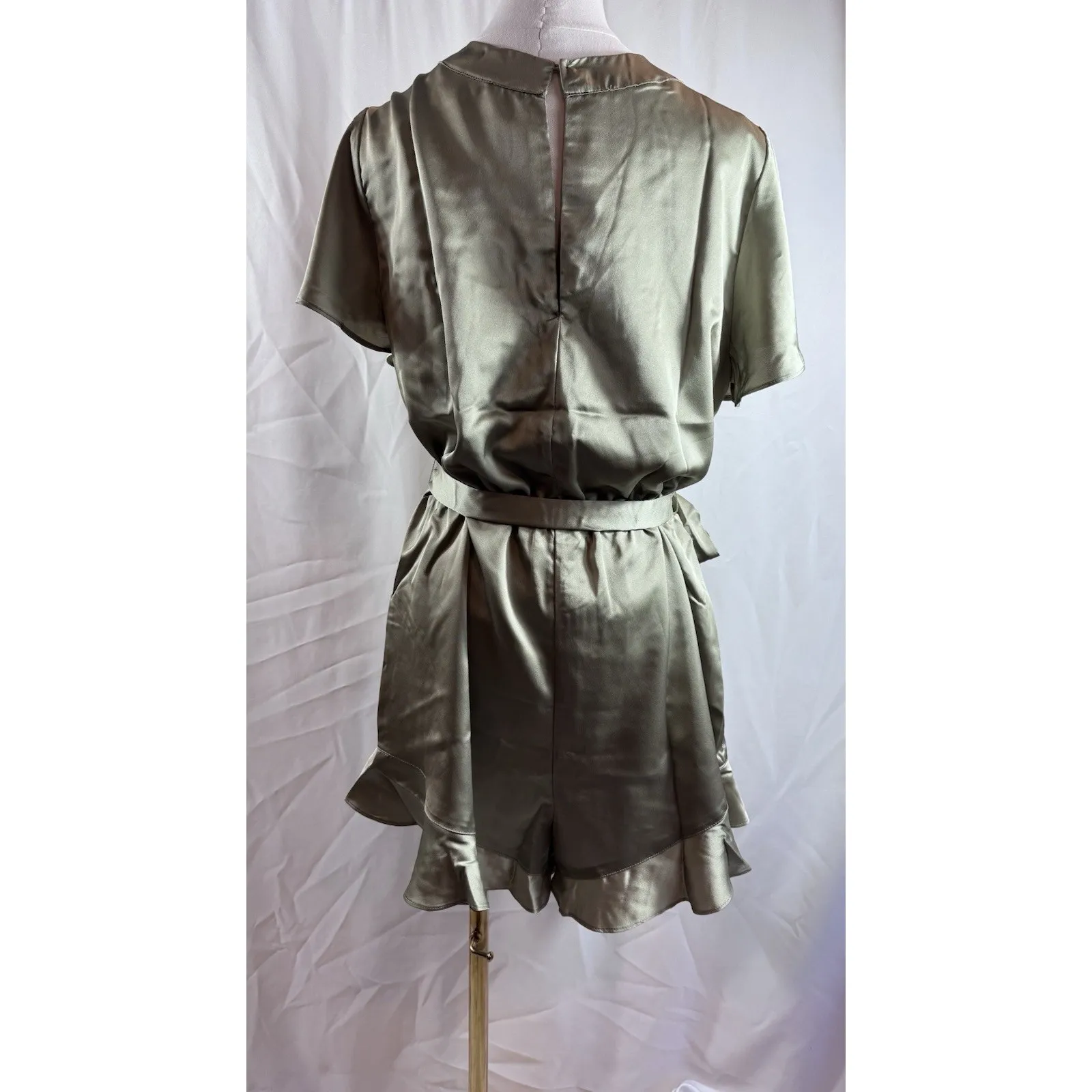 Show Me Your Mumu Say I Do Romper Moss Green Luxe Tie Waist Satin Medium NEW‎ - Image 6