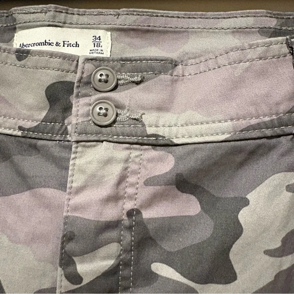 Abercrombie & Fitch curve love cargo  Gray Camouflage Pants size 34/18 - Image 6
