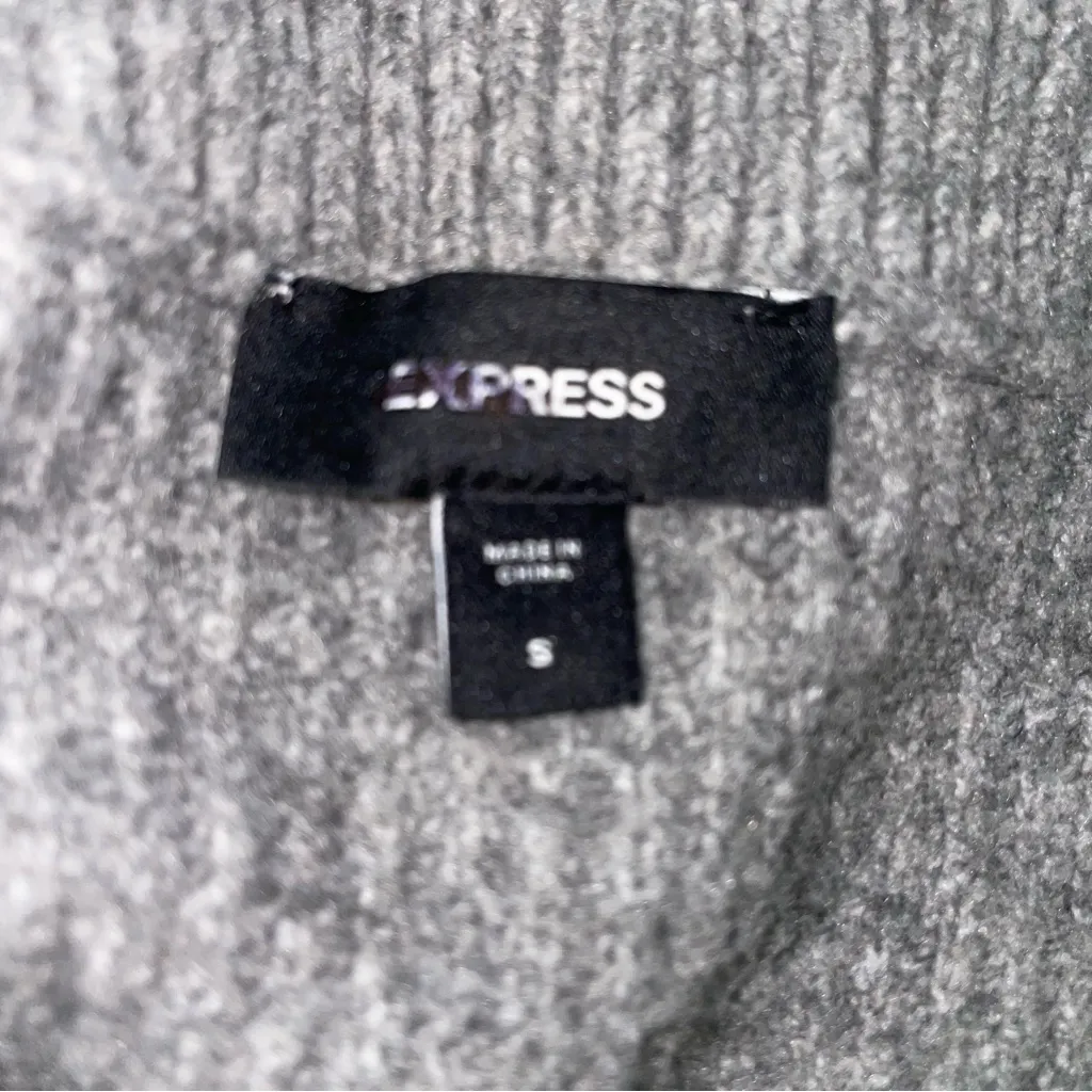 Express Gray V-Neck Sweater Women’s Small Soft Knit‎ Long Sleeve Pullover - Image 7