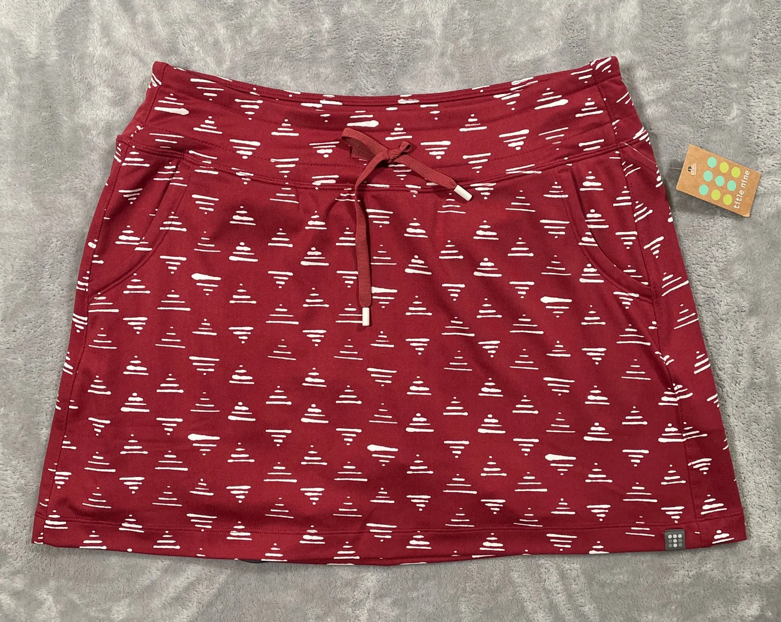 Title Nine Breaththrough Skort Medium Red Mikado Outdoor Hiking Pickleball - Image 1