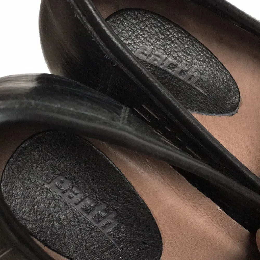 EUC Earth Brand leather shoes Black Size 6.5 - Image 3