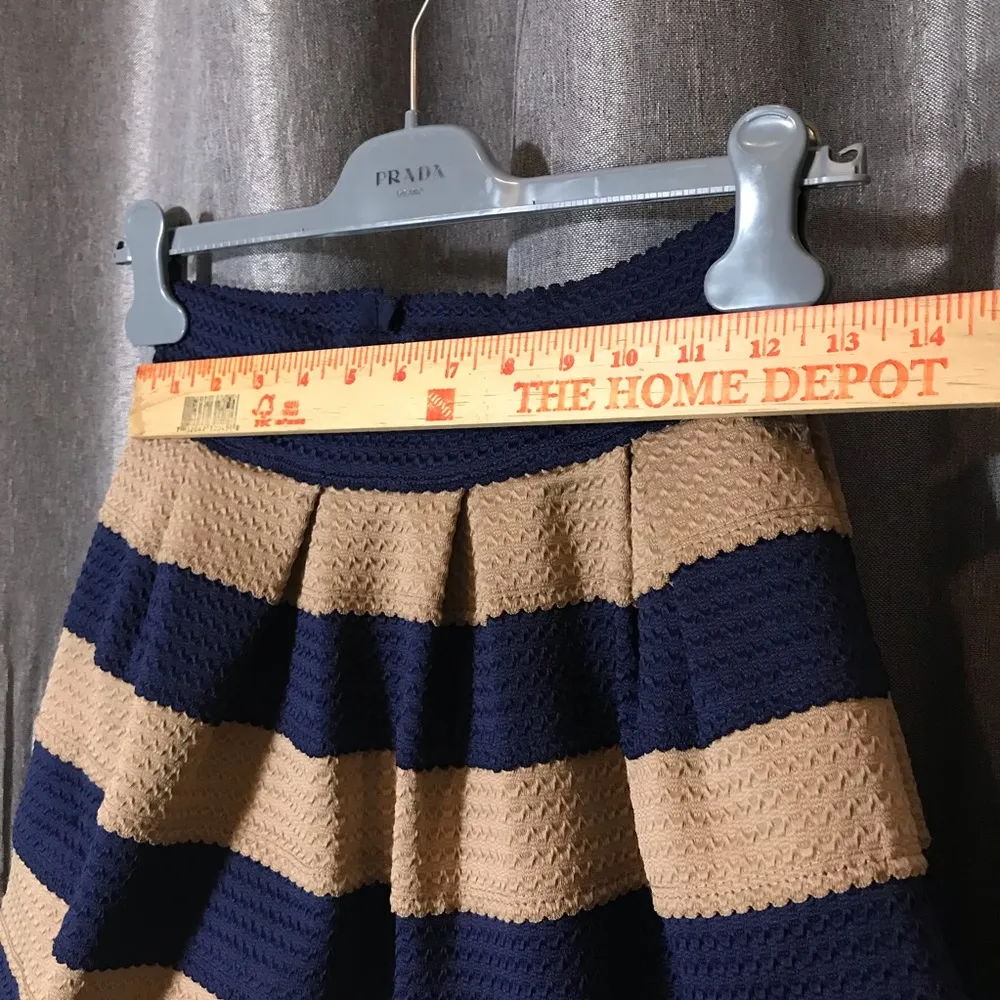 Pleated Stripe Puffy Navy Tan Structured FSR Skirt Blue Size L - Image 3