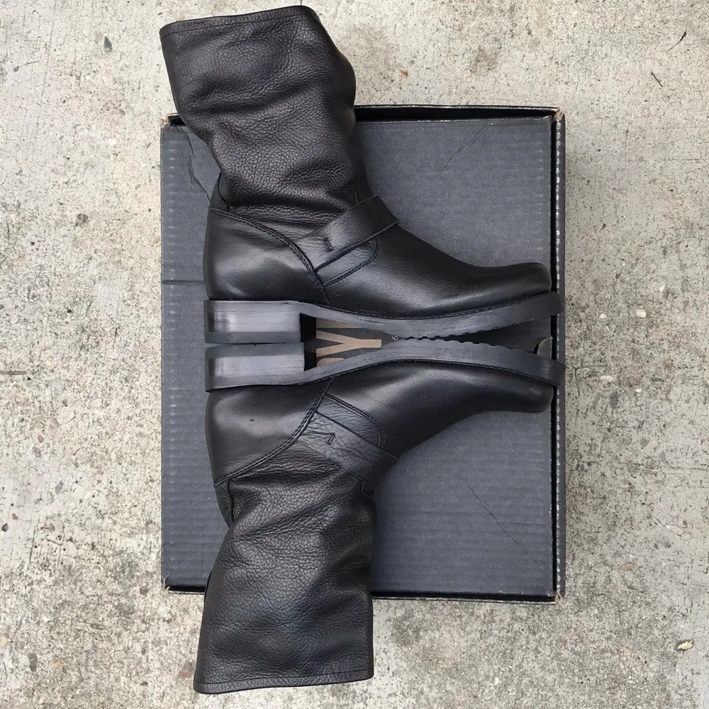 Frye Veronica Short Boot size 6 - Image 2