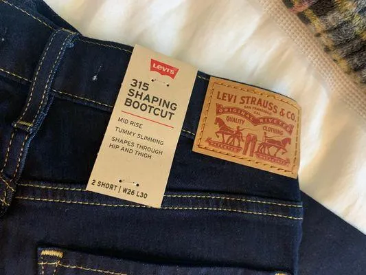 Levi’s 315 Shaping Boot Cut Jeans - Image 4