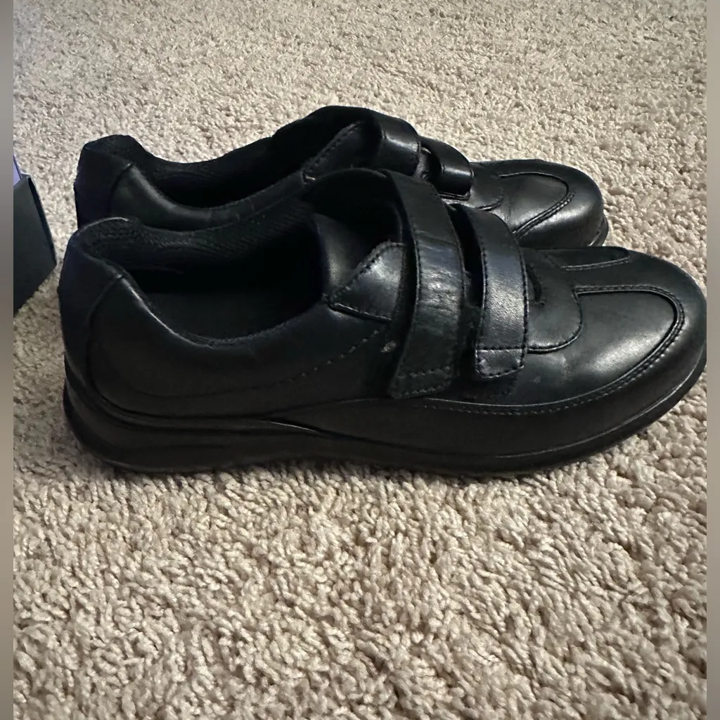 Women’s‎ black Velcro shoes Size undefined - Image 3