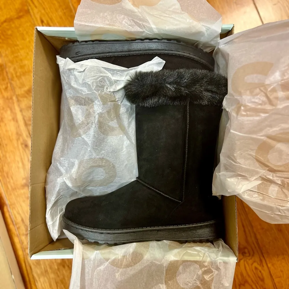 Women's Black Fur-Lined Boots Cozy with Cute Buttons - Image 4