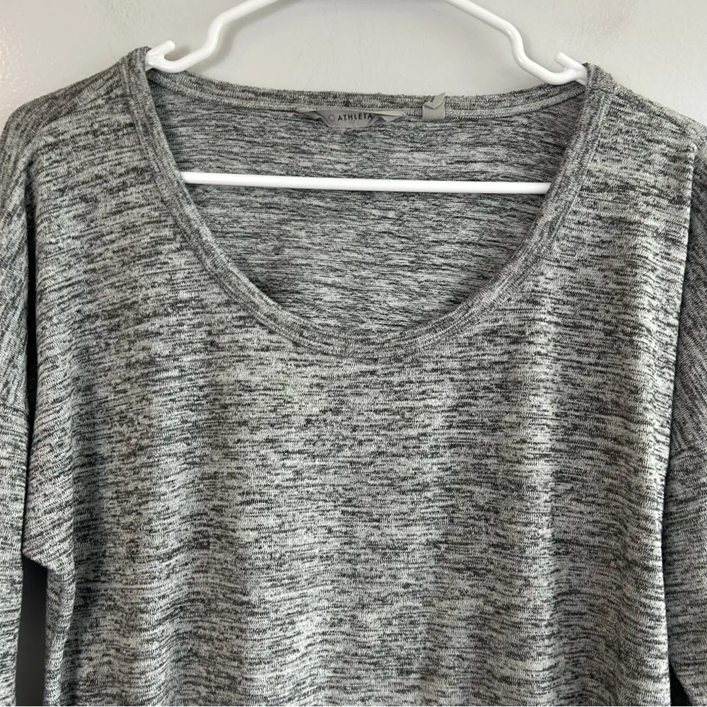 Athleta Heathered Grey Batwing & Robin Kangaroo Pocket Top Size Small - Image 2