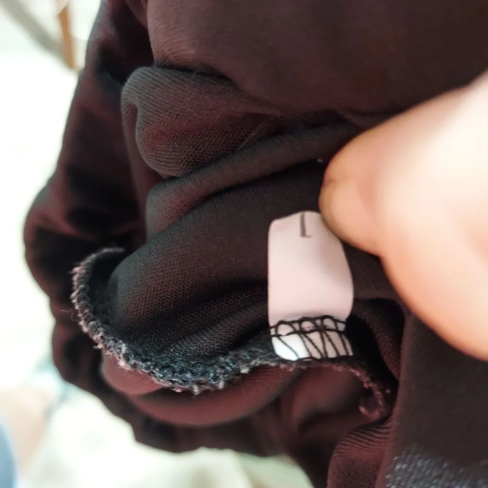 Front slit shorts size large - Image 4