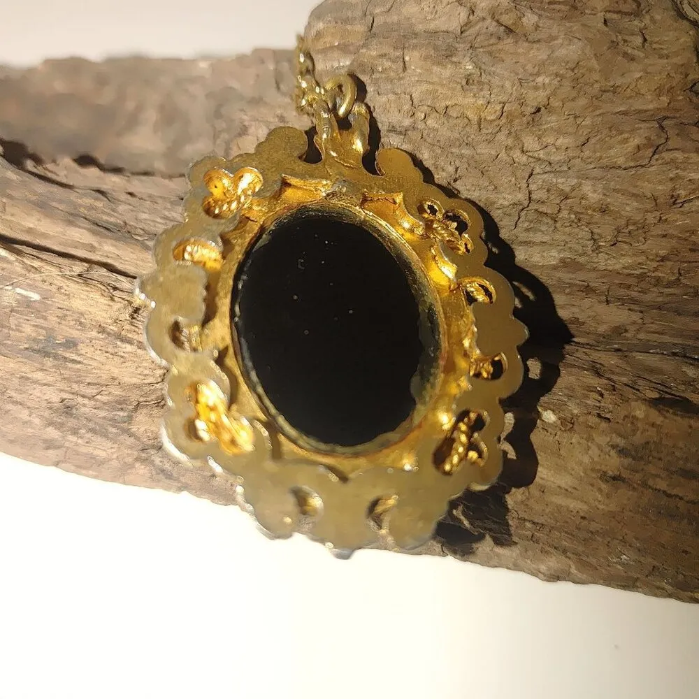 Victorian Style Cameo Pendant Necklace Gold Tone Black Onyx Chain Size 2 - Image 2