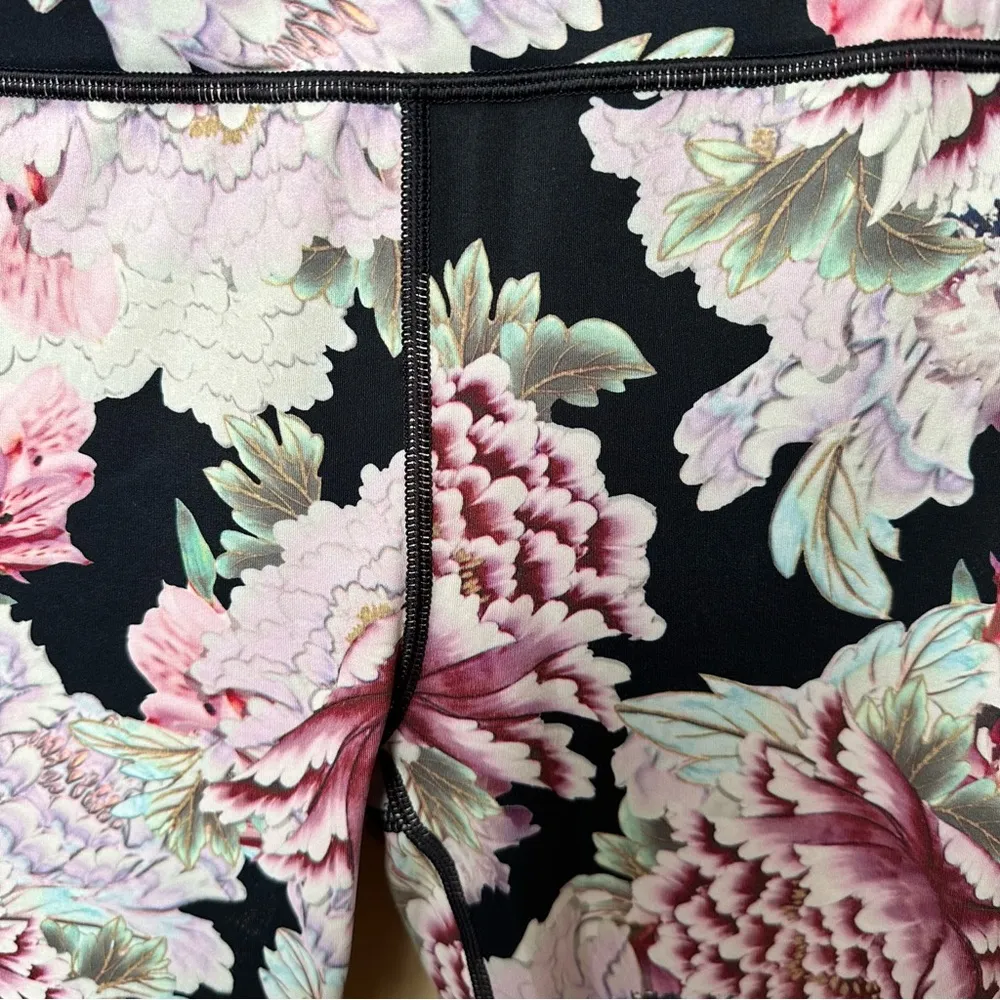 Athleta Run Free Pink Black Floral 7/8 Leggings Running Yoga Sz M - Image 2
