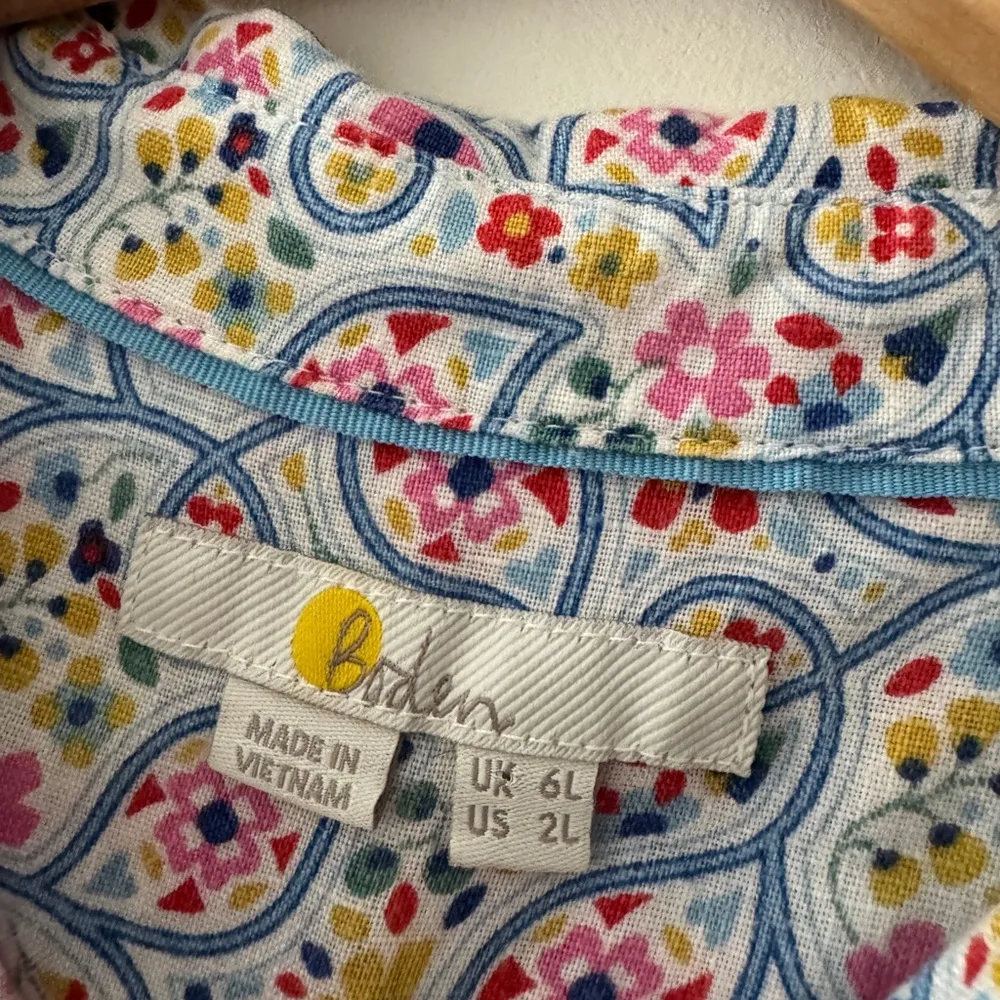 Boden Floral Print 100% Linen Button Down Long Size 2 - Image 5