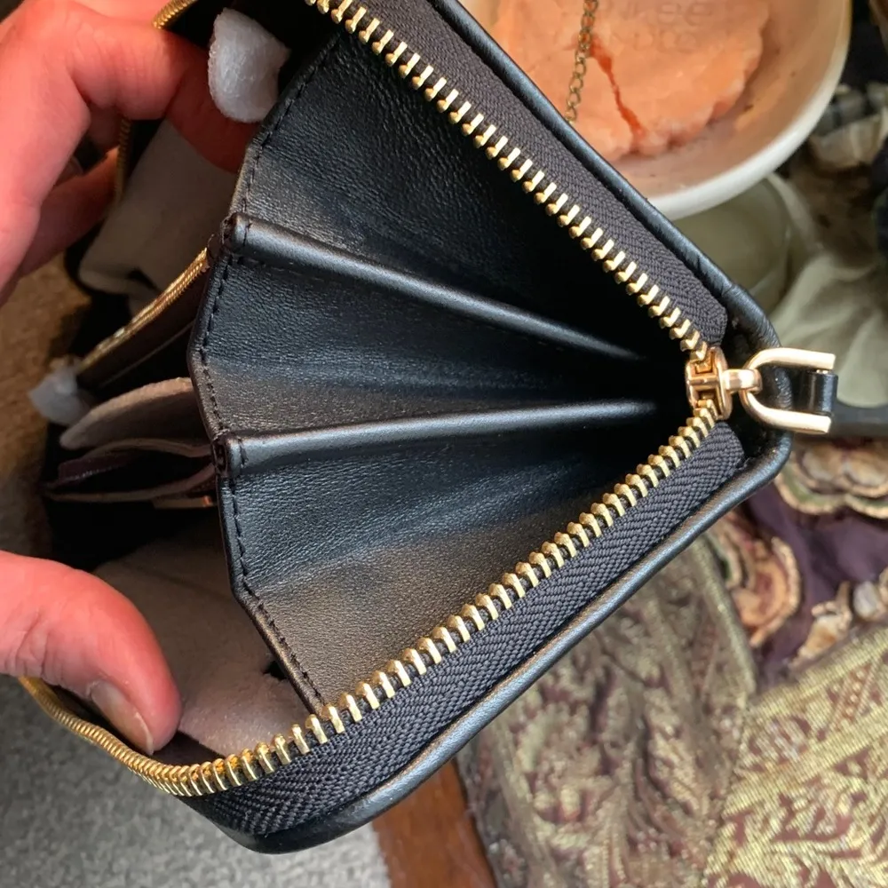 SALE🔥Authentic VALENTINO ROCKSTUDS spikes Quilted leather LG zip around wallet Black - Image 7