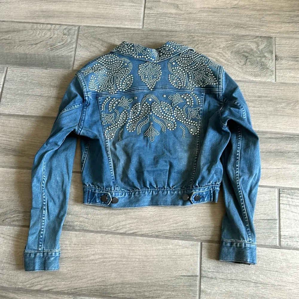 Alice + Olivia studded denim jacket - Image 5