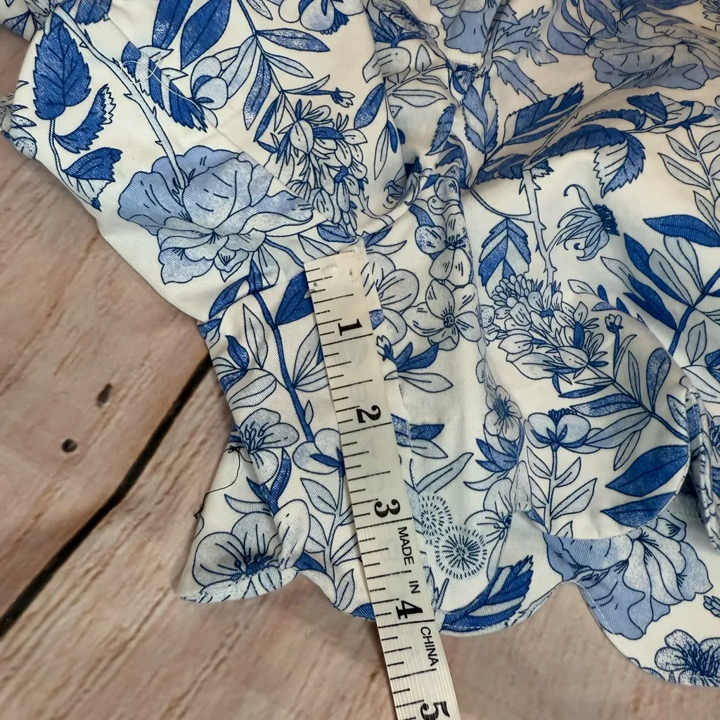 Crown & Ivy white & blue floral shorts size 4 Shelby Scalloped - Image 5