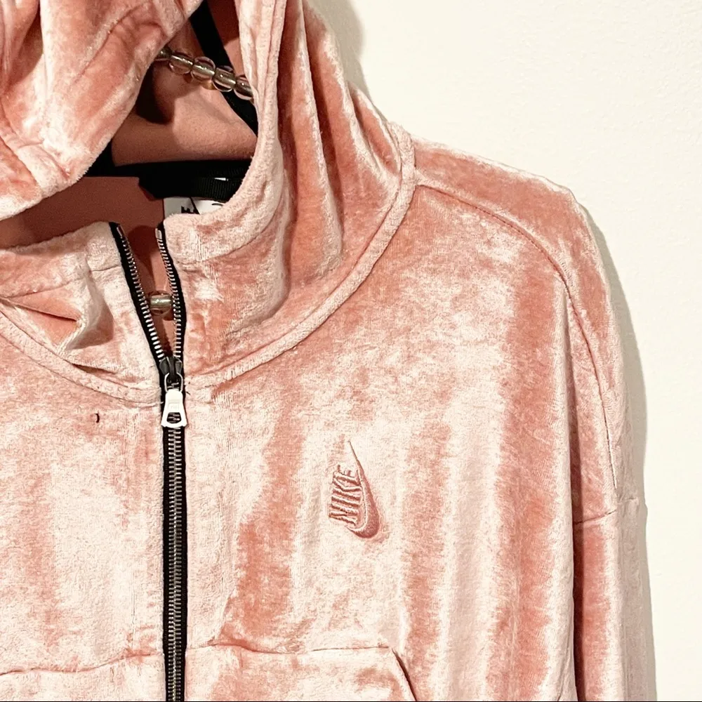 Nike Lab Essential Size Small Pink Velour Cropped Full Zip Hooded Jacket - Image 3