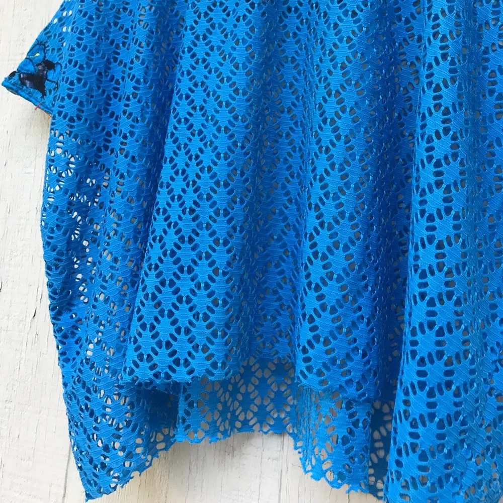 M/L Light Blue Mesh Net Embroider Daisy Crop Top Size L - Image 6