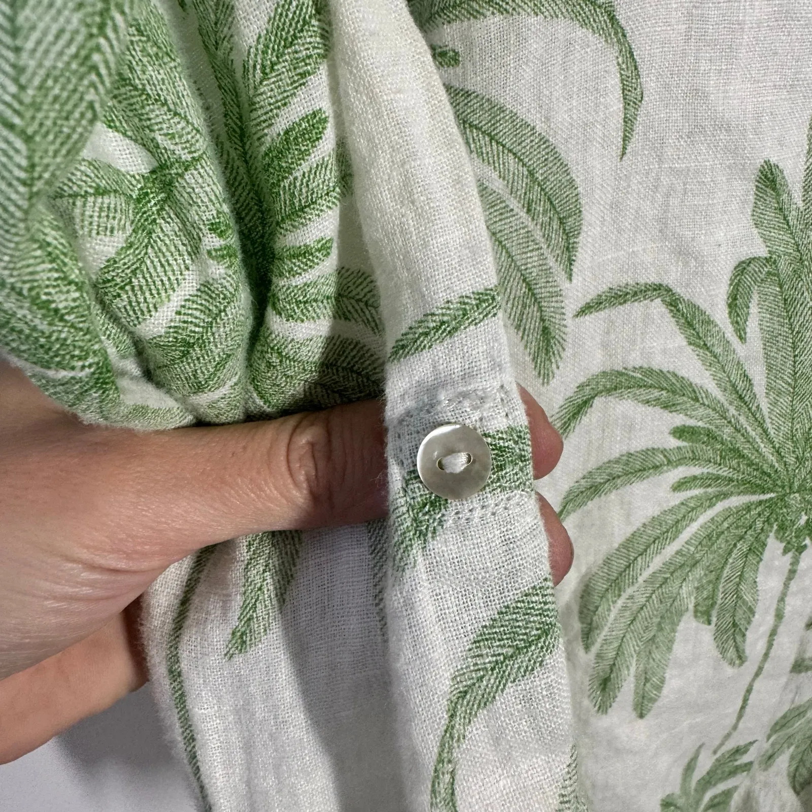 Tahari Linen Top Women M Palm Green Novelty Print Lightweight Coastal Vacation - Image 4