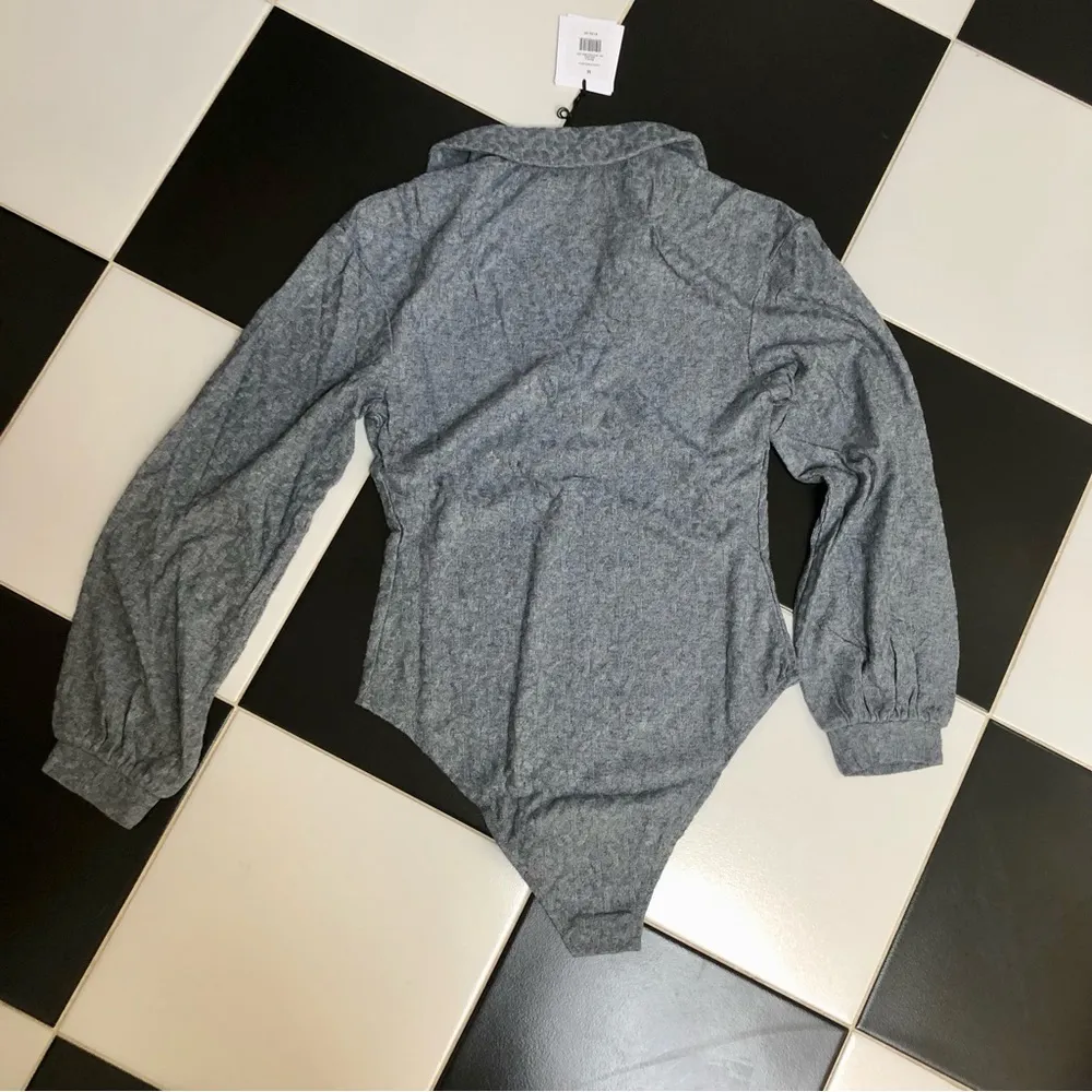 NWT Onia Geo Knit Long Sleeve Bodysuit Textured Polo Stretchy Light Heather Grey - Image 9
