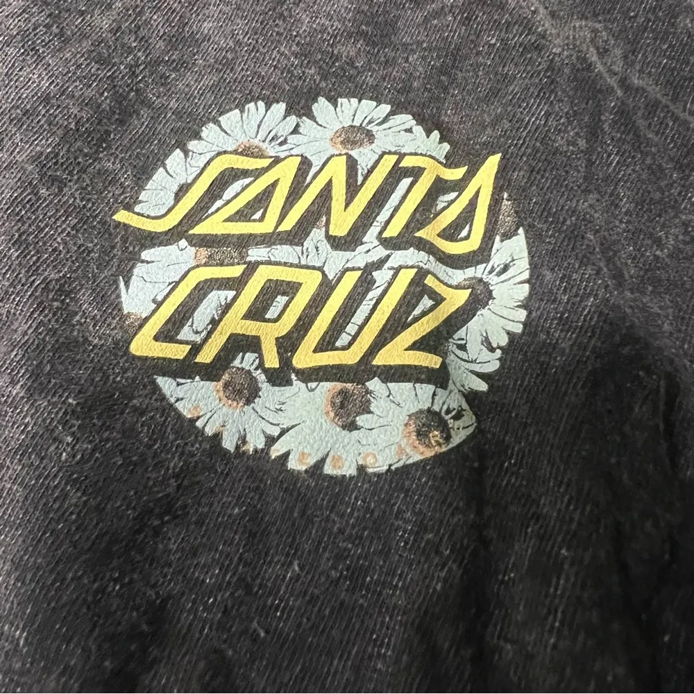 Santa Cruz Skateboards Daisy tee Black fade Blue Long Sleeve Tee 9ps Y2K Size M - Image 4