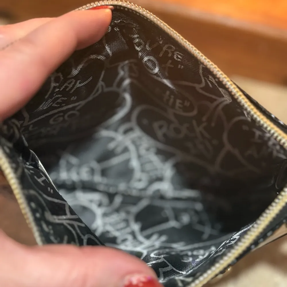 BETSEY JOHNSON  WOMEN'S  WRISTLET  NATURAL BLACK  No strap - Image 10