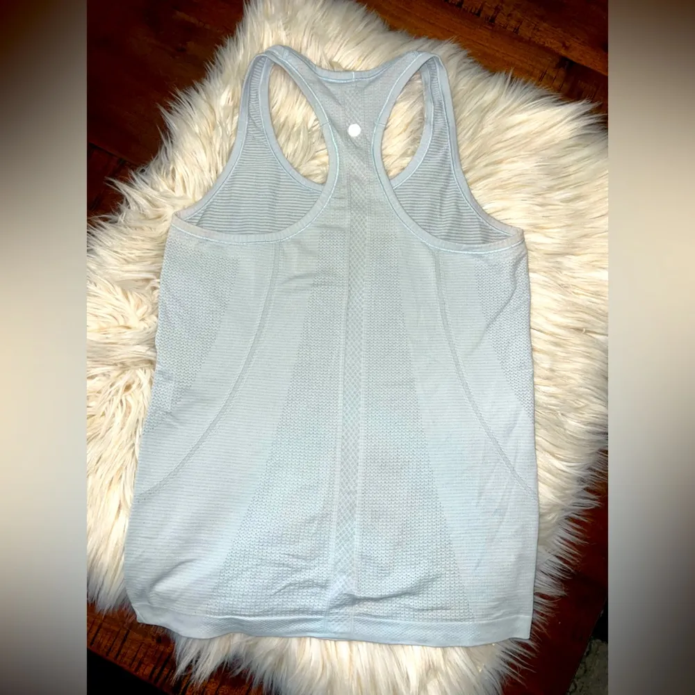 Lululemon Swiftly Tech Racerback Tank – Light Blue – Size 8 - Image 2