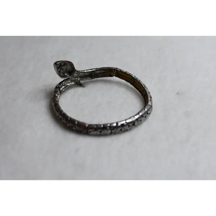 Gothic Punk Crystal Face Cobra Engraved Scales Silver Tone Coil Cuff Bracelet - Image 4