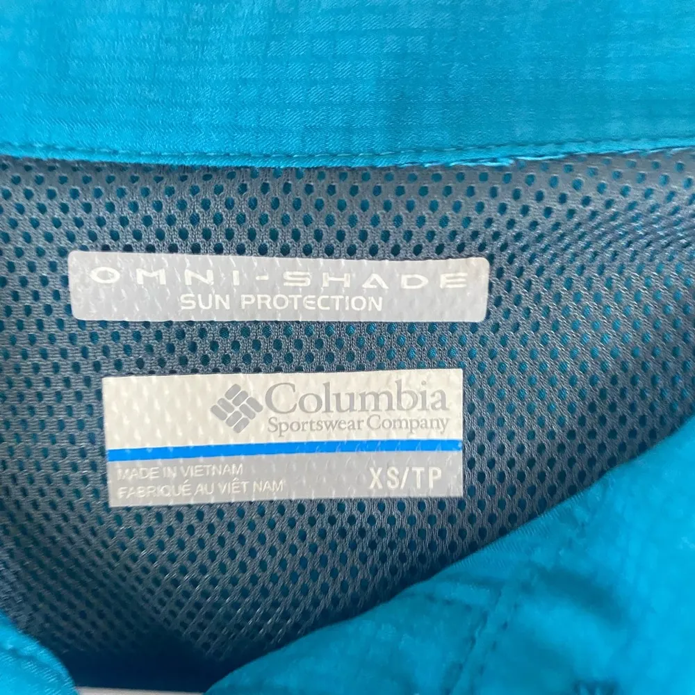 Columbia Omni-Shade Top Blue short sleeve button up women sz XS - Image 2