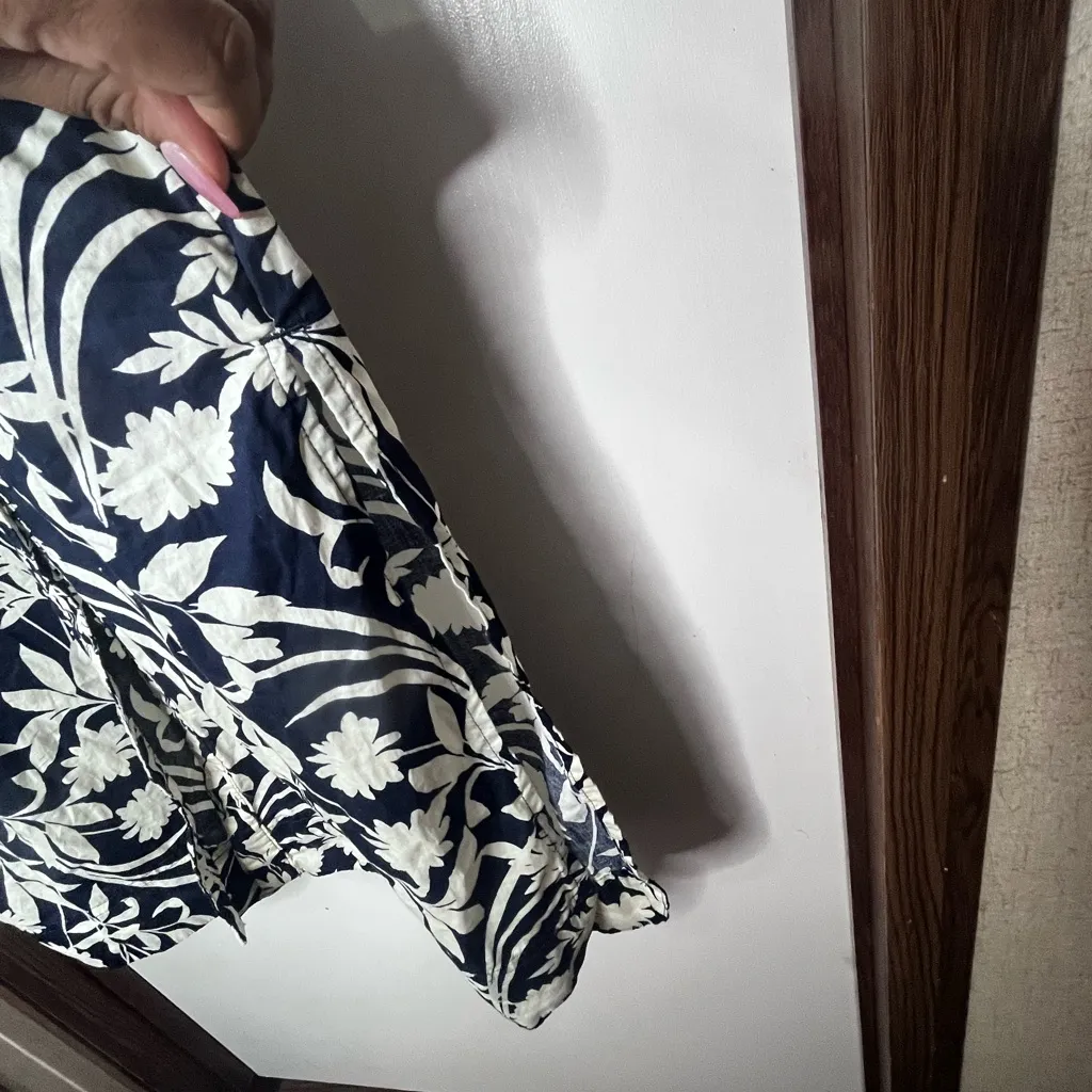 Old Navy Black and White Floral Midi Dress - Image 6