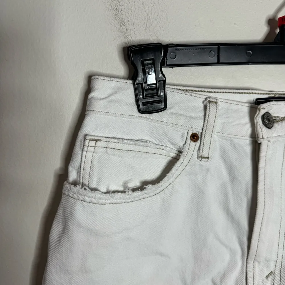Abercrombie & Fitch white rigid denim distressed natural rise shorts size 27 - Image 3