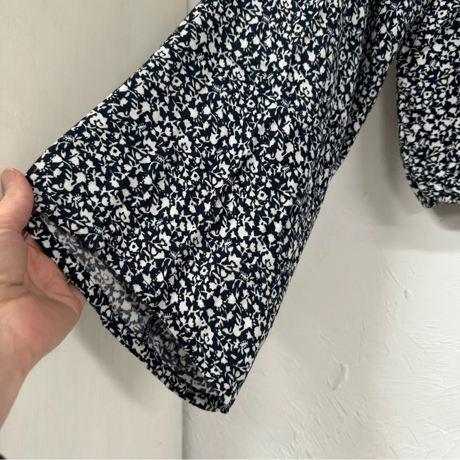 Faithful the Brand Navy Blue Ditsy Floral Bell Sleeve Crop Top Blouse L Peasant - Image 6