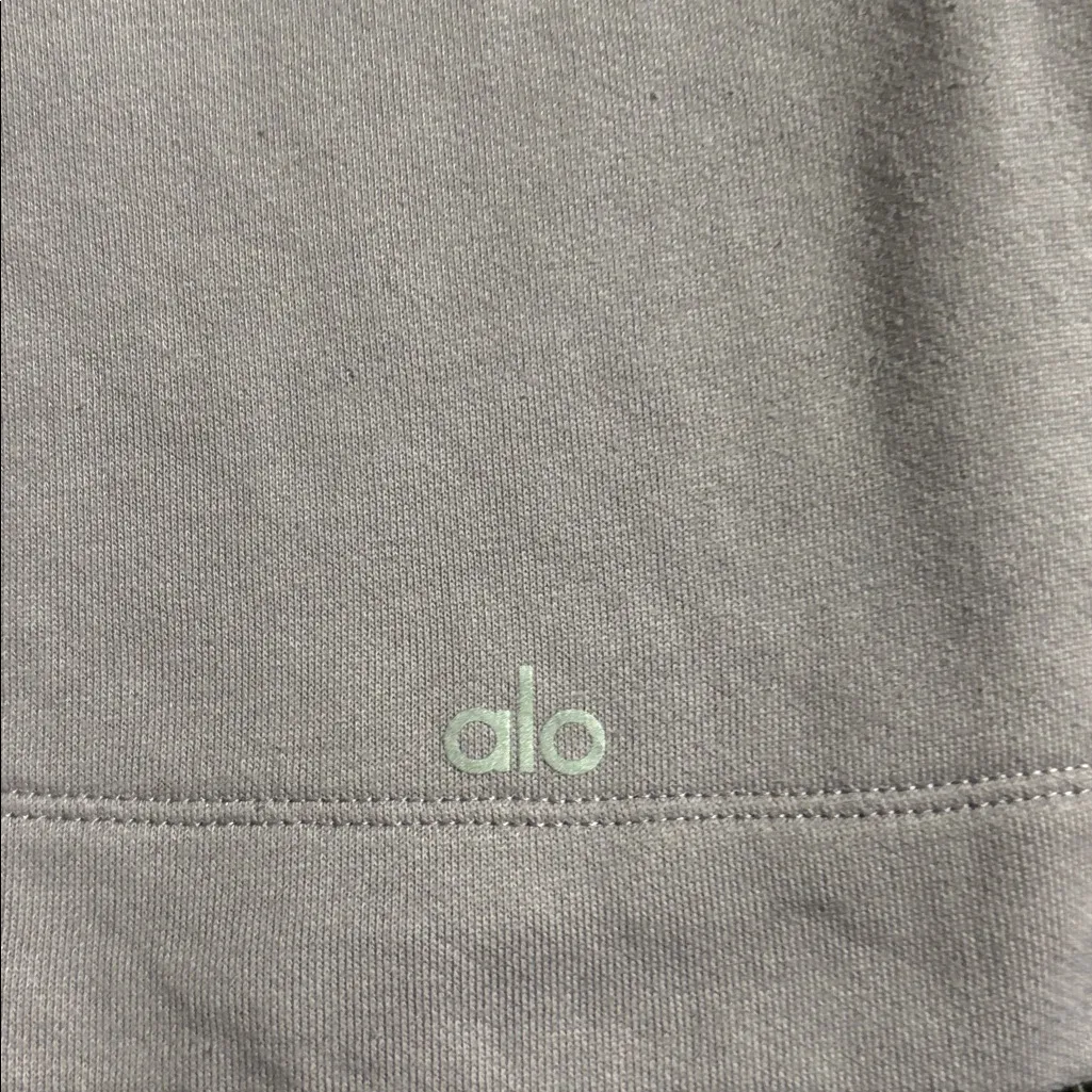 Alo yoga bae hoodie - Image 4
