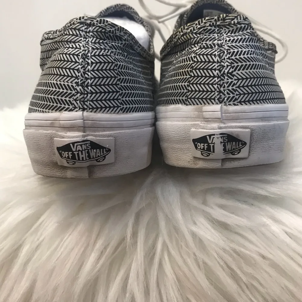 VANS TC6D Black & White Geometric Chevron Pattern sz 8 - Image 6