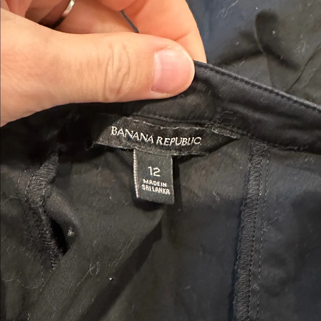 Banana Republic Black Button-Up Blouse with eyelet cap Sleeves - Image 4