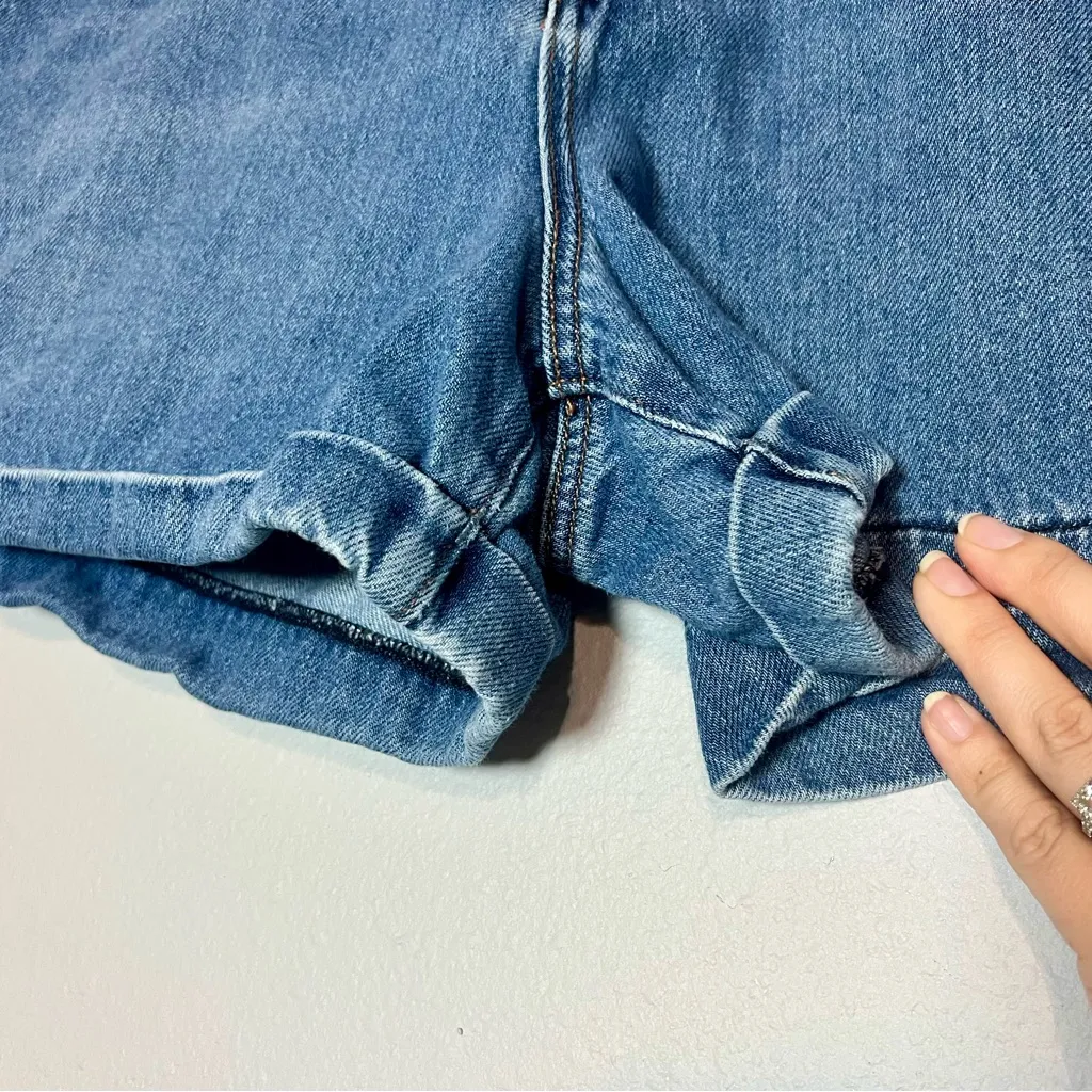 American Eagle Mom Short High Rise Size 16 Medium Blue Wash - Image 5