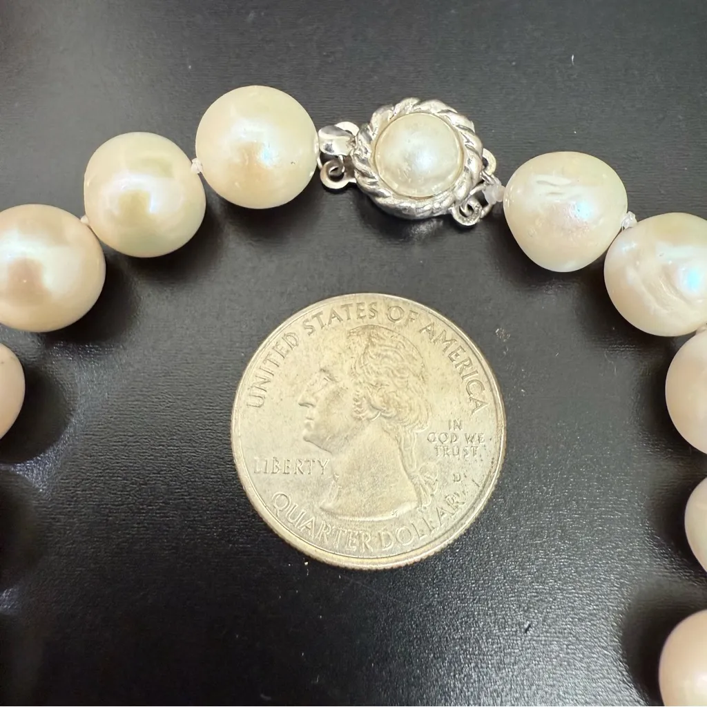 Natural Freshwater Cultured Pearl Knotted Pearl Clasp Bracelet 32.1g. White - Image 7