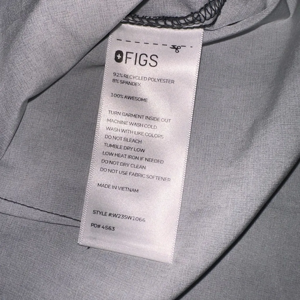 Figs Catarina V Neck One Pocket Scrub Top Camo Bonsai Gray Small NWOT Women - Image 4