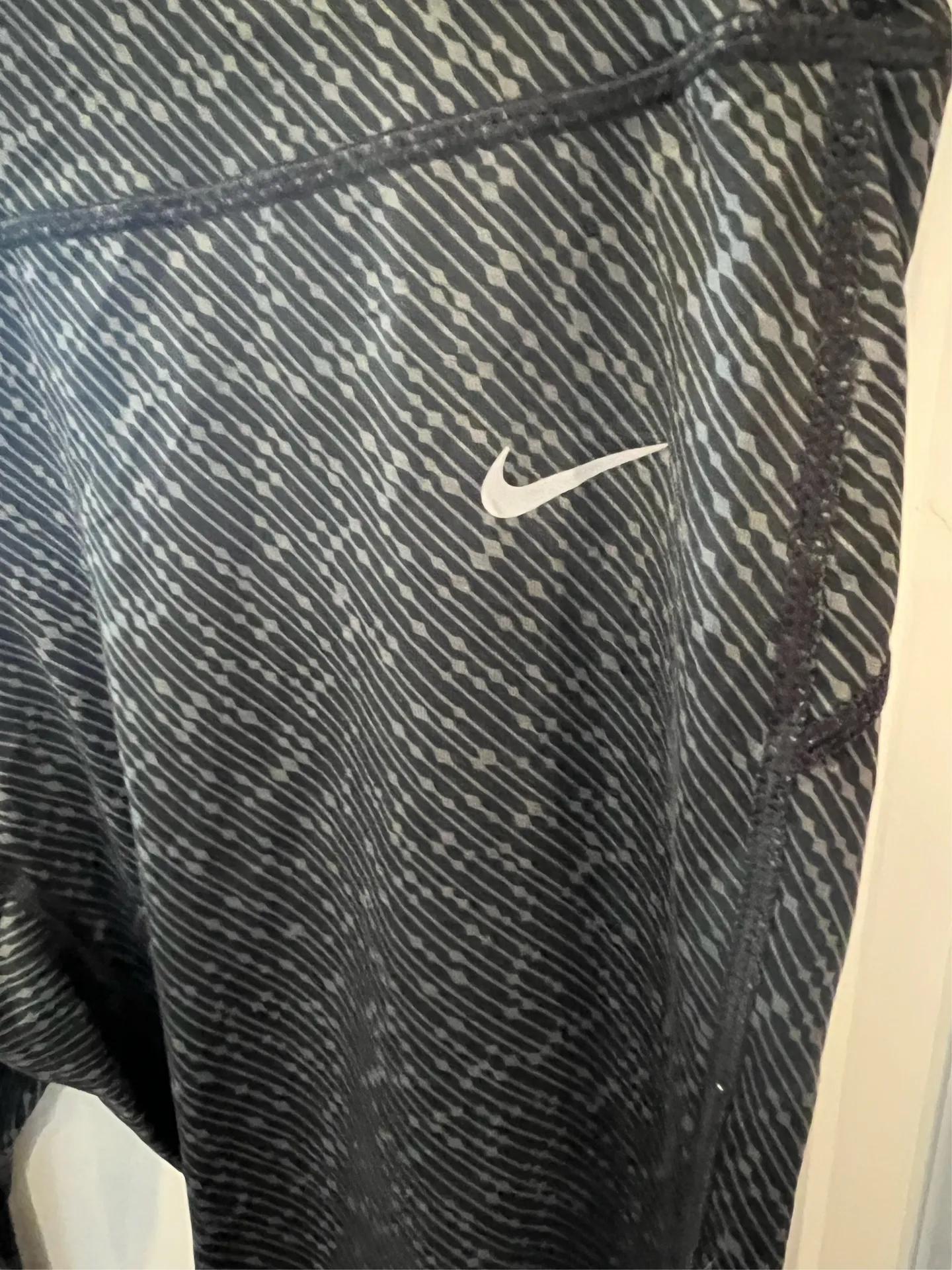 Nike Running Dri-Fit Capri Athletic Leggings Size Large  - Image 2