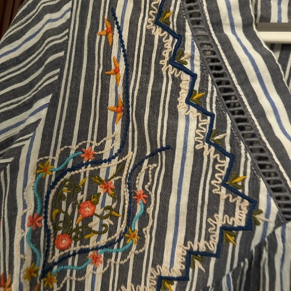 World Market Embroidered Tunic Top XL - Image 4