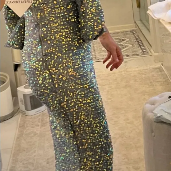 Mardi Gras ball gown super comfy stretch sequin size medium Gray - Image 6