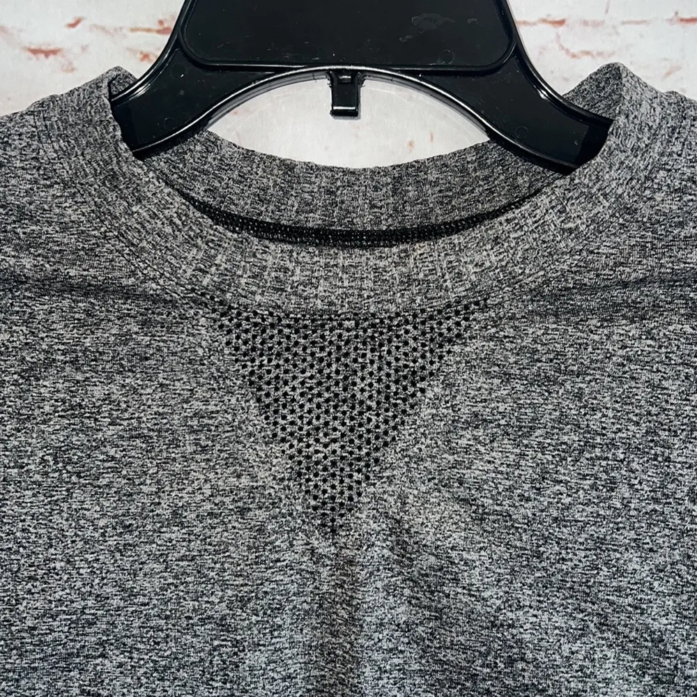Ivy Park grey crop top work out gym XL seamless short sleeve tee shirt logo - Image 3