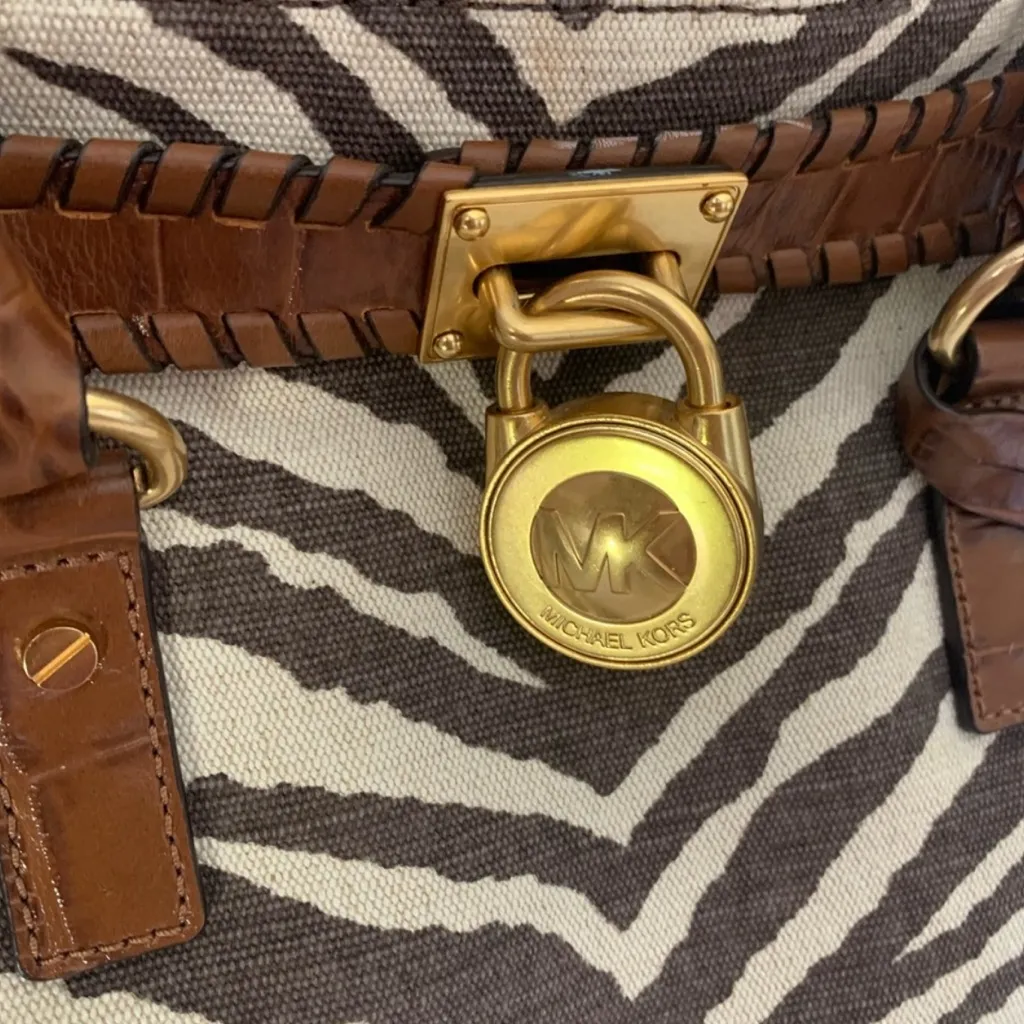 Michael Kors Hamilton Zebra Print
Tote Bag Large - Image 4