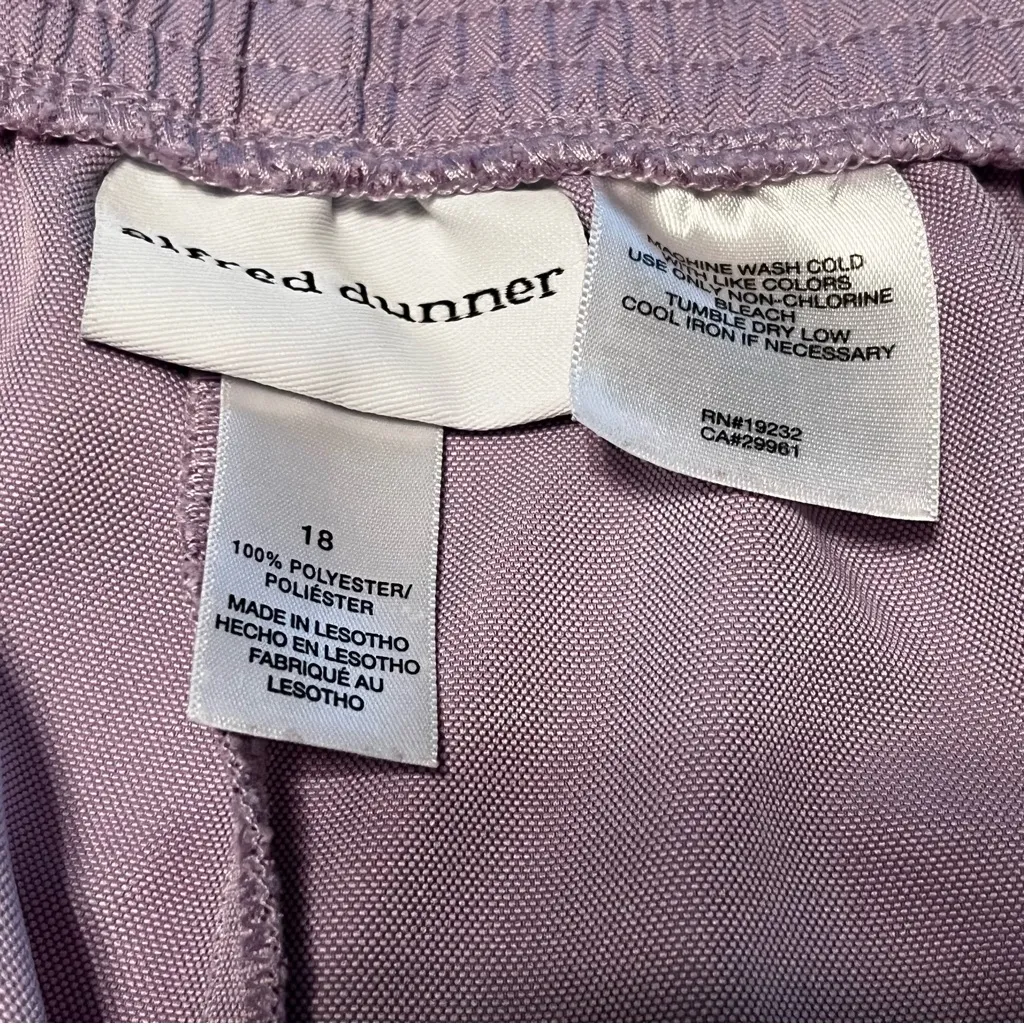 Alfred Dunner Womens Size 18 Lilac Lavender Capri Pant Two Front Pockets Pull On - Image 2