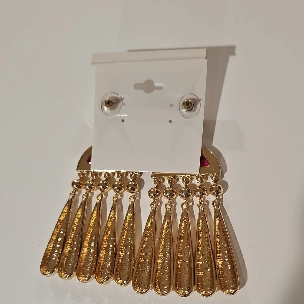 💕TRINA TURK💕 Pink and Gold Cascading Tassel Earrings NWOT - Image 3