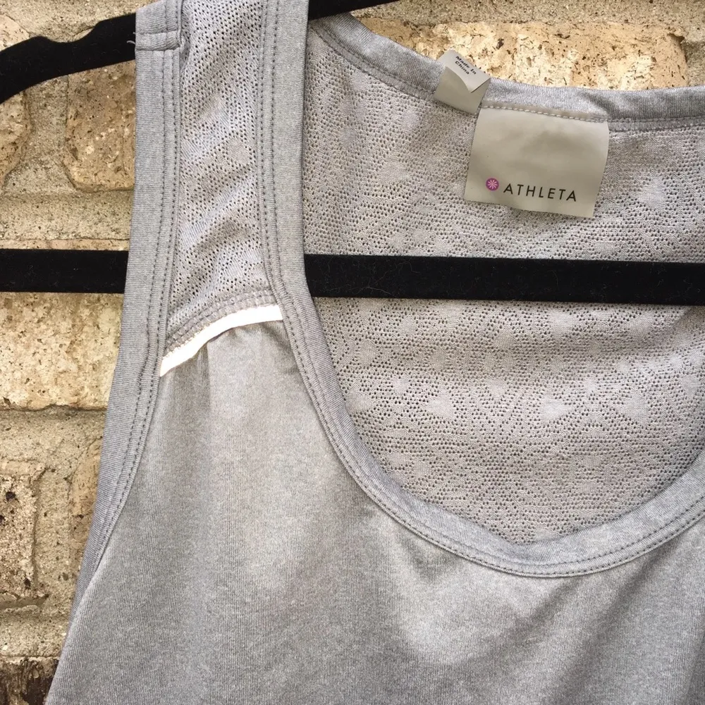 Athleta grey workout tank top size large! - Image 6
