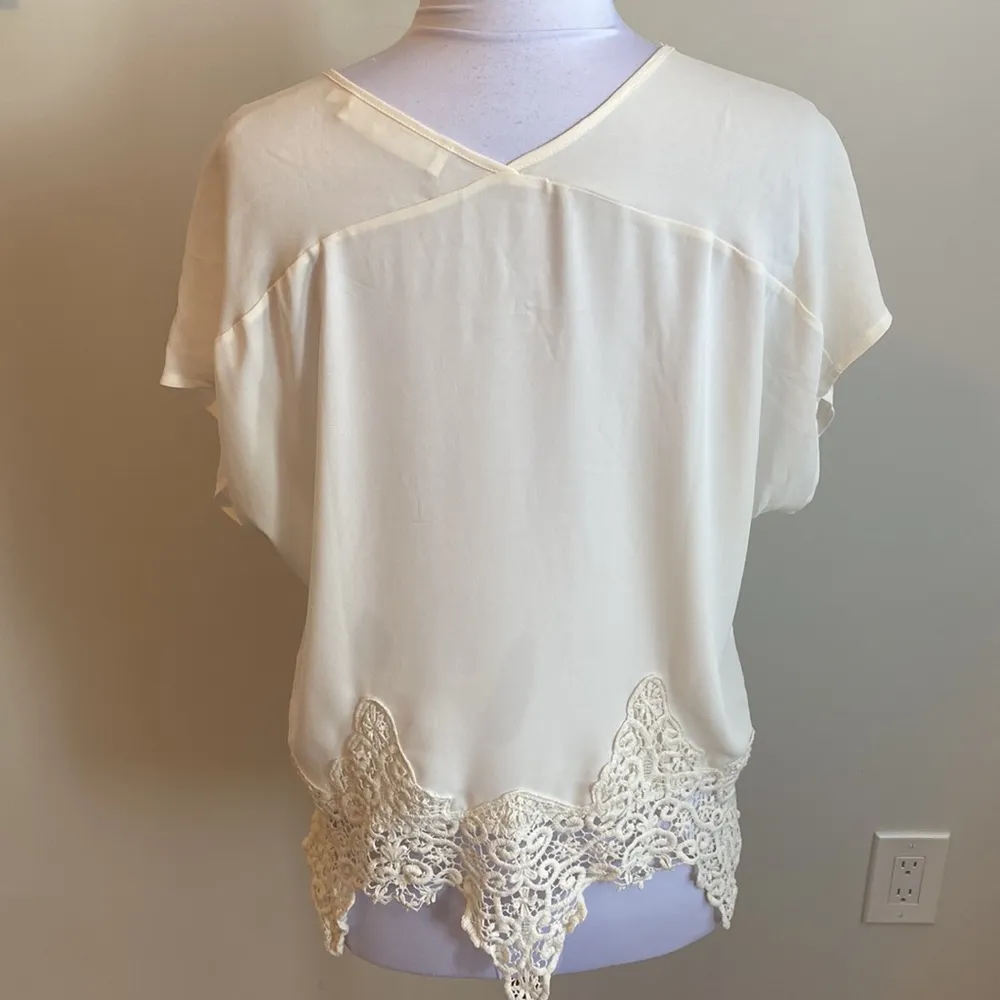 Astr The Label Crochet Hem Top Cream - Image 3