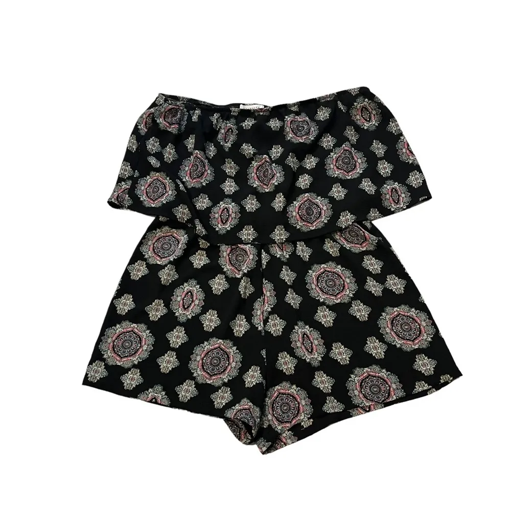 NWT.  Socialite Off The Shoulder Romper, Sz Large - Image 4