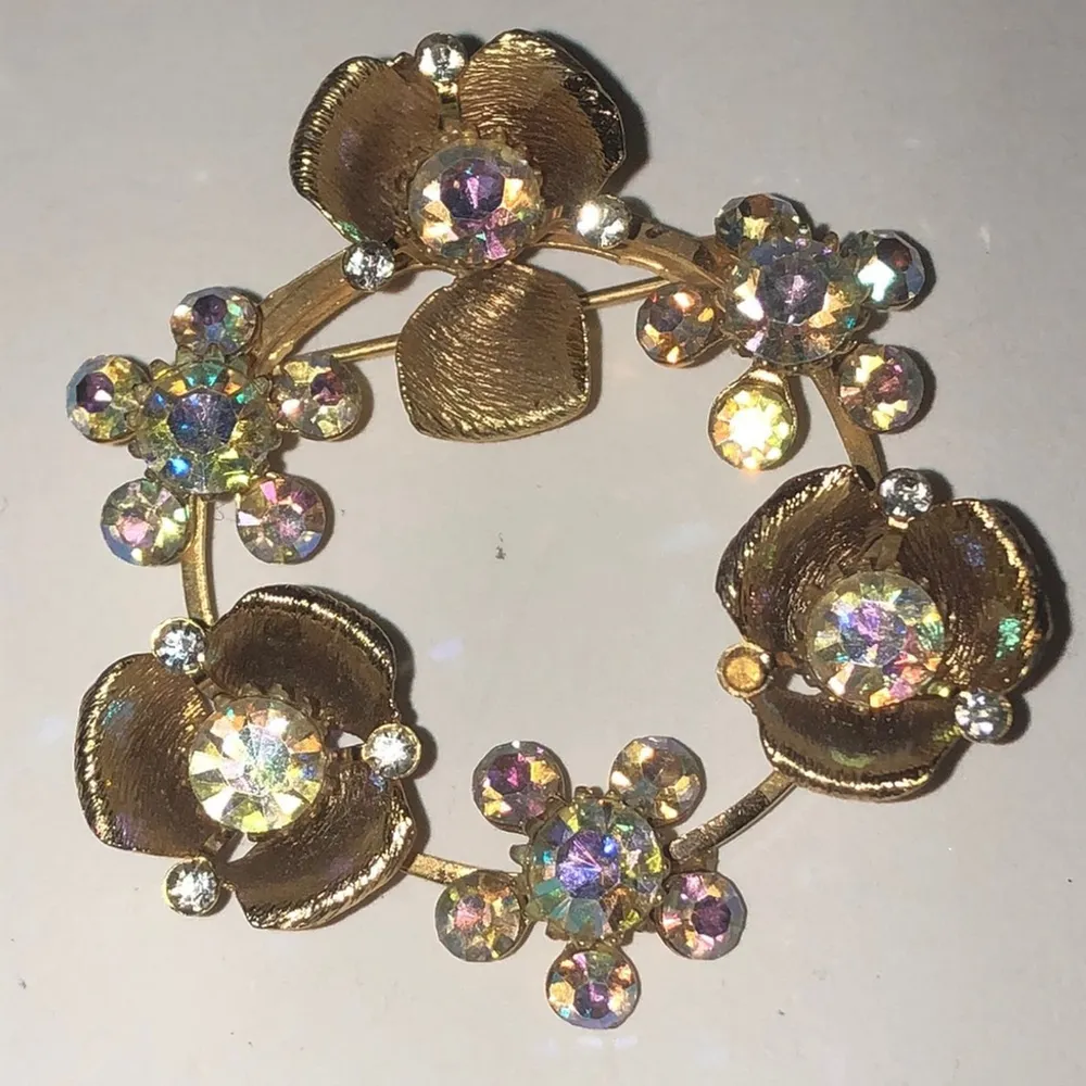 Vintage Gold Tone AB Rhinestone Round Floral Boho Brooch Shoulder Pin - Image 2